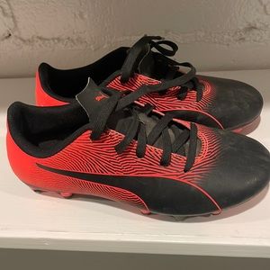 Puma big kid cleats 2.5